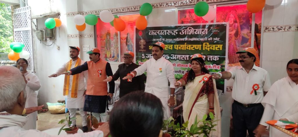 हर घर तिरंगा के कार्यक्रम में ध्वजा रोहन करने पहुंचे जिला कटनी के विधायक संदीप जयसवाल